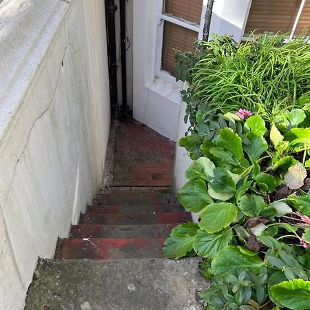 Stylish Central Basement Studio, With Outdoor Space 布赖顿 外观 照片