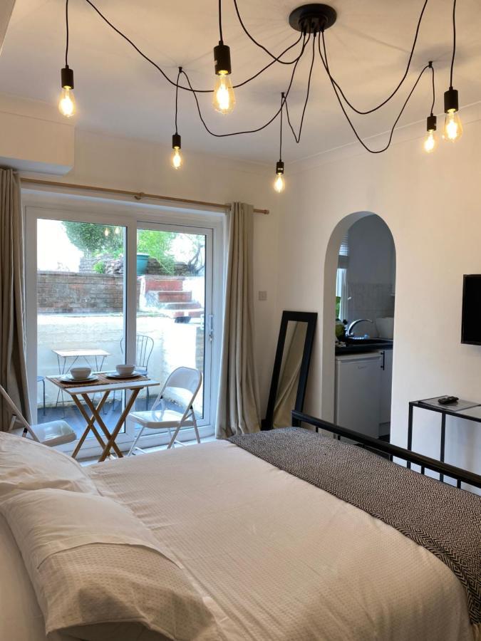 Stylish Central Basement Studio, With Outdoor Space 布赖顿 外观 照片