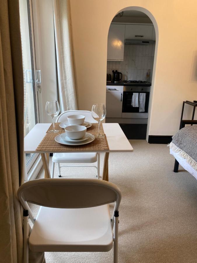 Stylish Central Basement Studio, With Outdoor Space 布赖顿 外观 照片