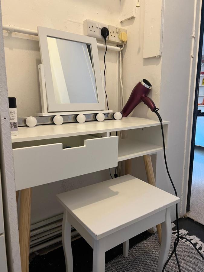 Stylish Central Basement Studio, With Outdoor Space 布赖顿 外观 照片
